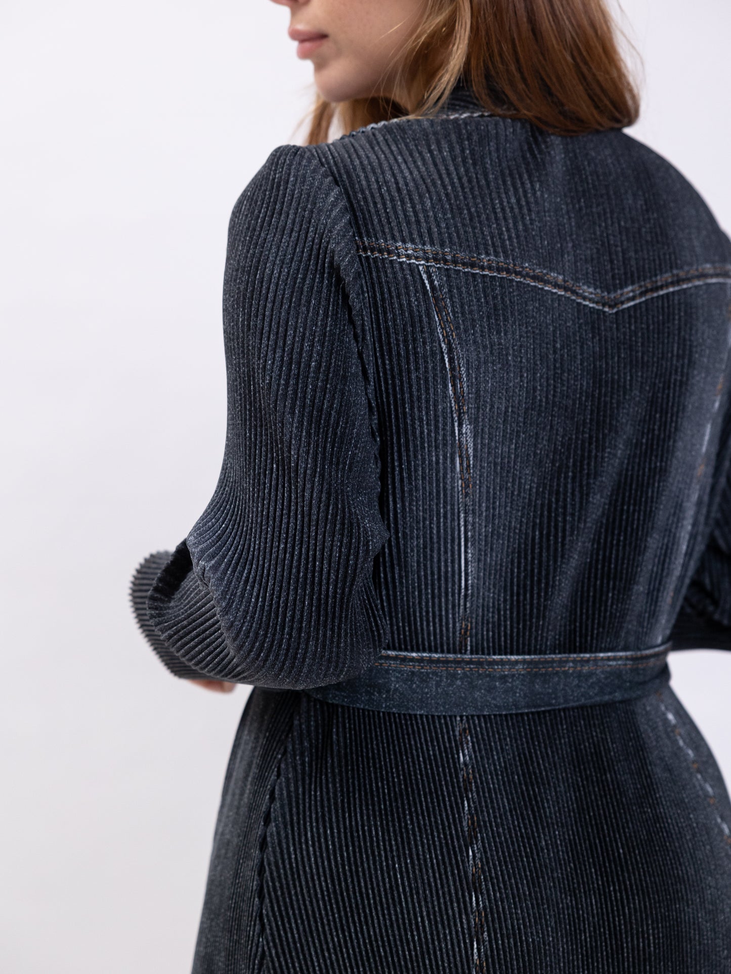 Midi pleats jacket with belt