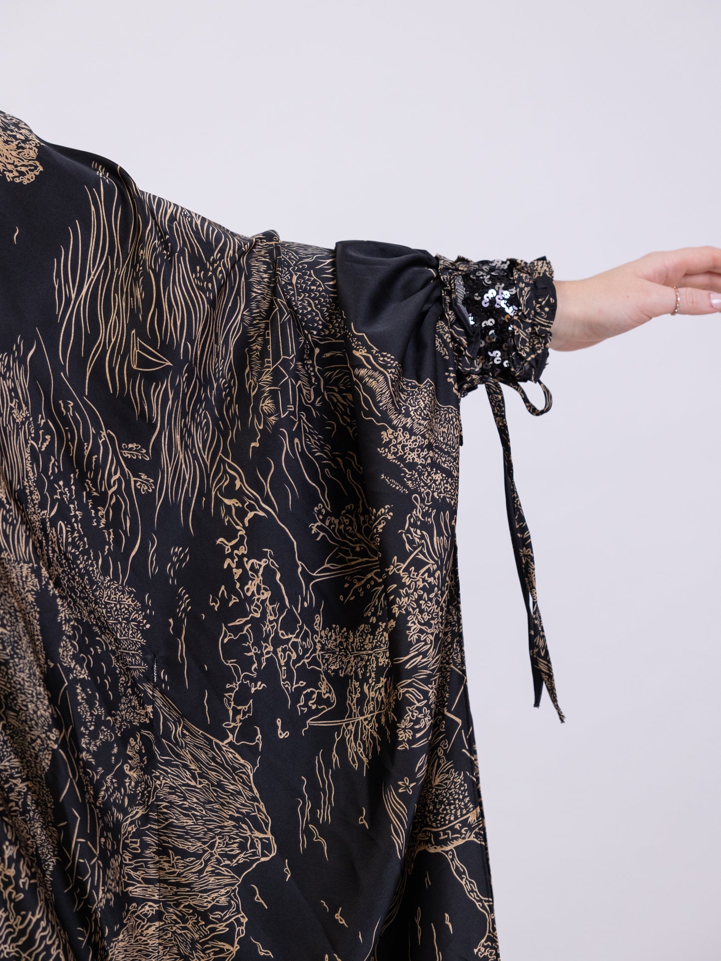 Free size midi silk dress with black and gold print