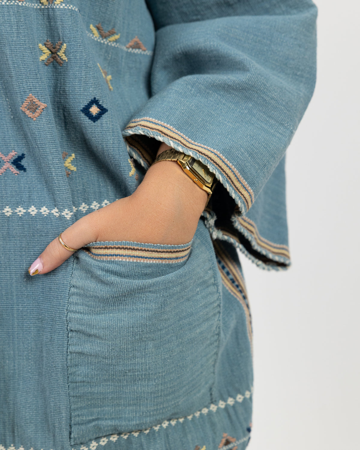 Long sleeve blue jacket with beige pattern